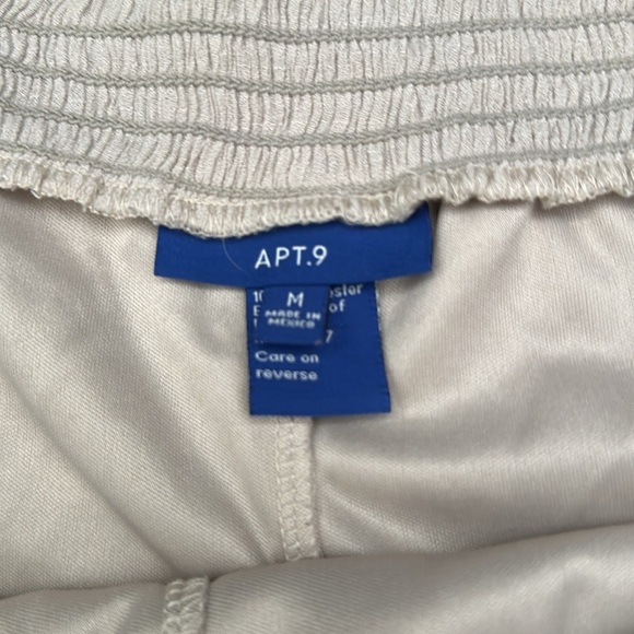 Apt 9 Lined Shorts - Khaki Color Size M - Picture 3 of 4